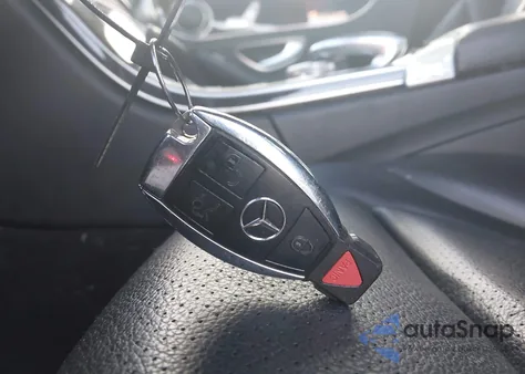 2015 Mercedes-Benz C 300 из США, поврежденный, VIN 55SWF4JB4FU055107